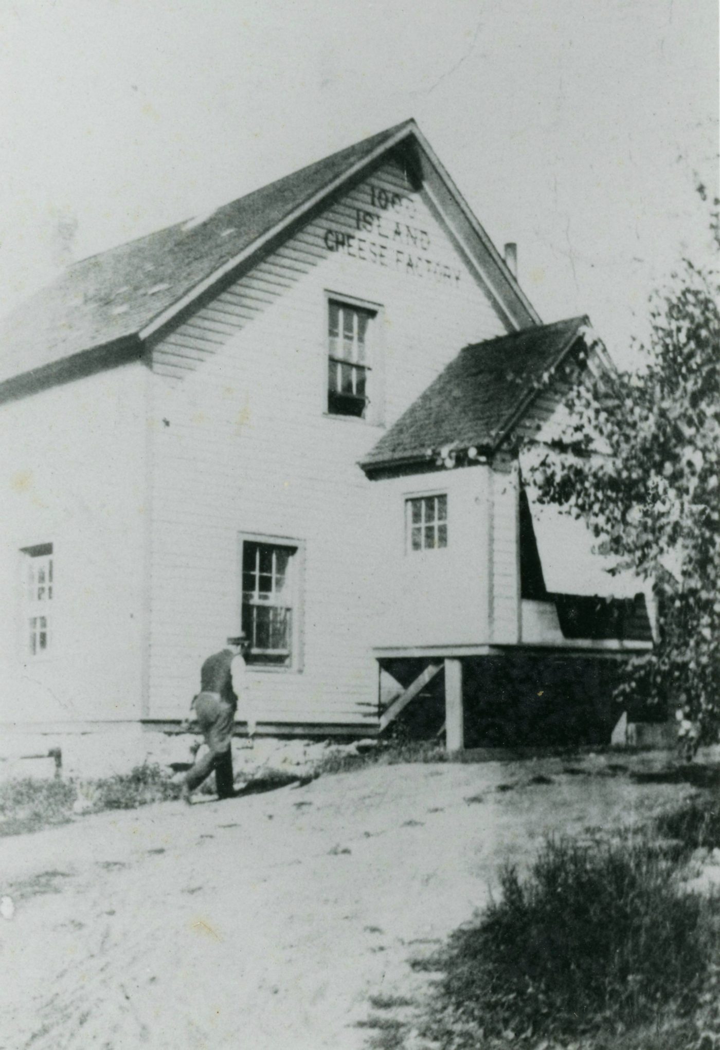Milk receiving dock at Thousand Island Cheese factory