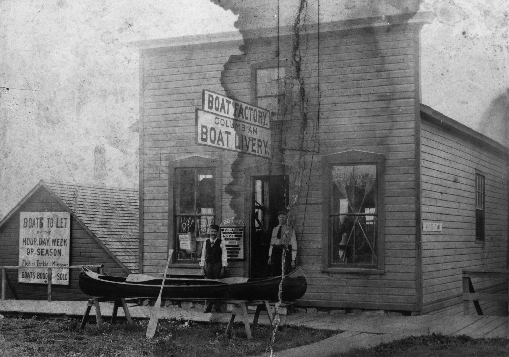 Boat factory and livery in Depauville