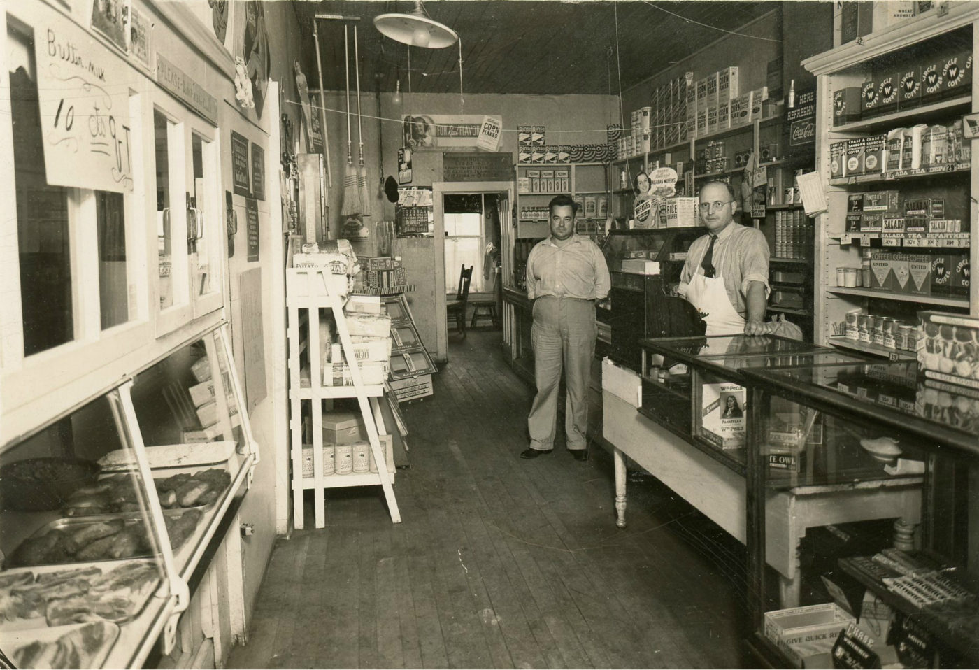 Grocery store and two clerks in Heuvelton