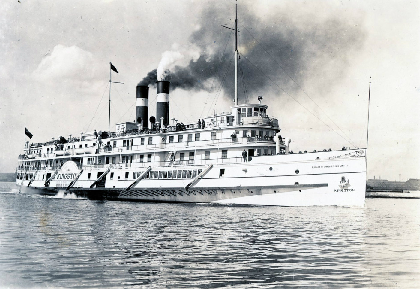 The Kingston paddlewheel steamer on St. Lawrence River