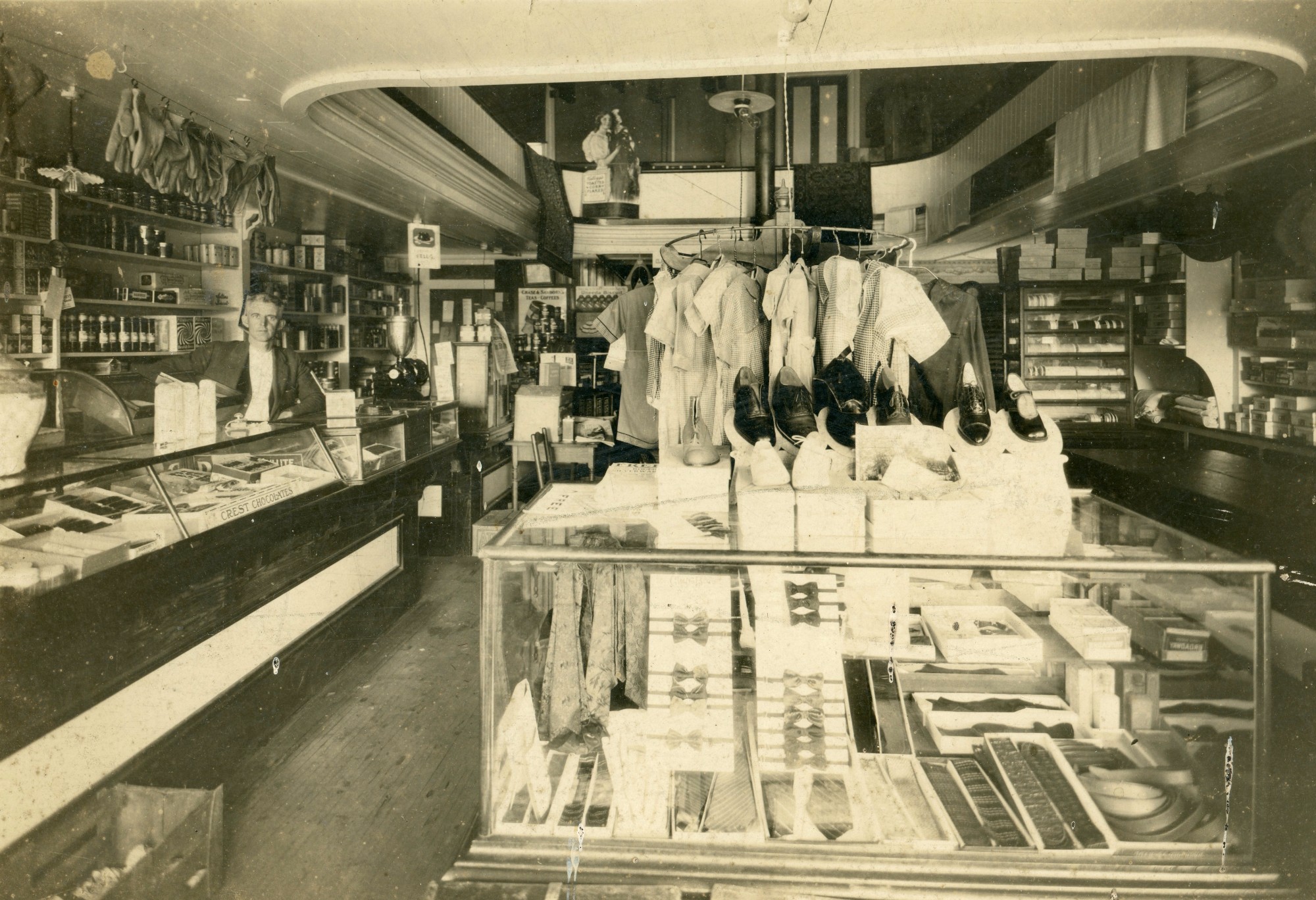 Stevenson’s Dry Goods store and employee in Morristown