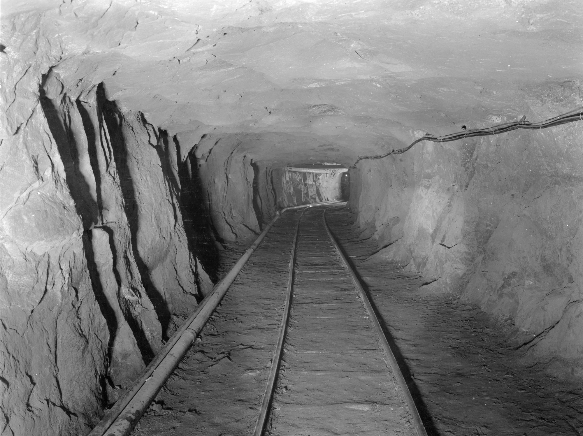 Crosscut mine drift in Republic Steel mine in Mineville