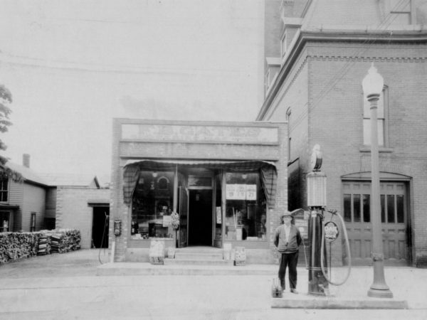Gates Gas Station in Carthage
