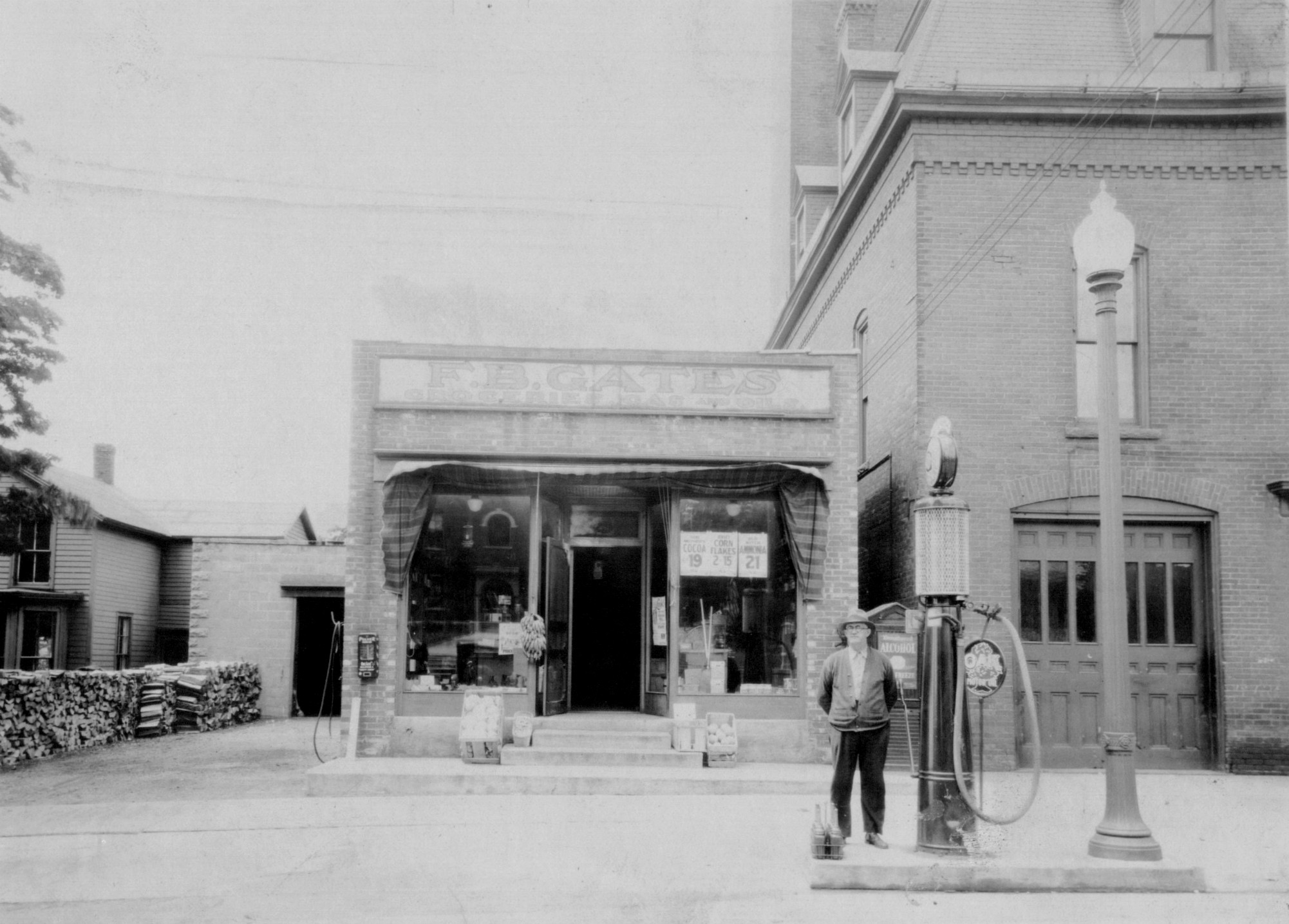 Gates Gas Station in Carthage