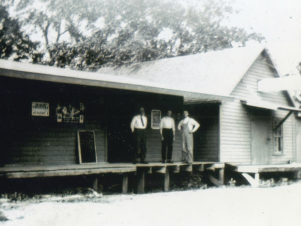 Feed mill in Old De Kalb