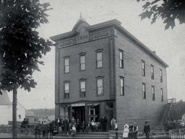 Post office exterior in Fine