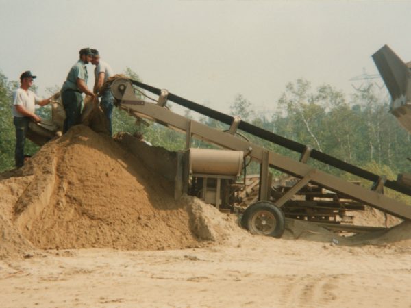 Filling bags with earth during construction of the Iroquois Pipeline in Hermon