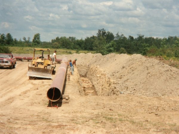 Assembling pipe pieces during construction of the Iroquois Pipeline in Hermon