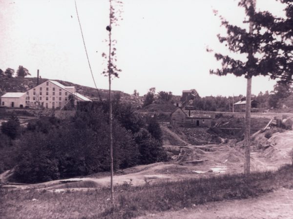View of the St. Lawrence Pyrites Company ore-concentration mill and mining buildings in Stellaville