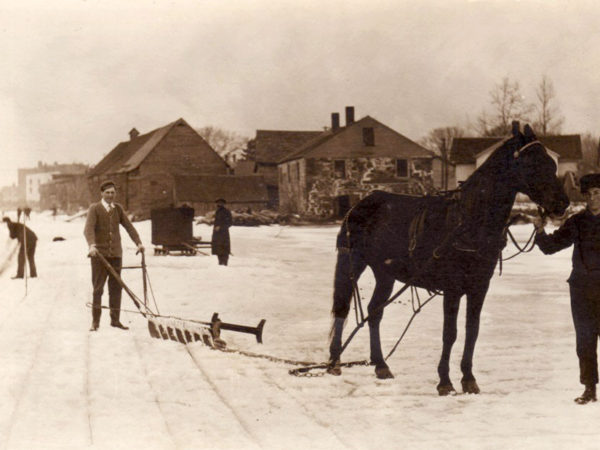 Cutting ice in Potsdam