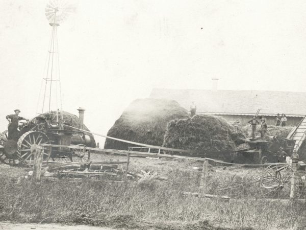 Threshing outfit in Hammond