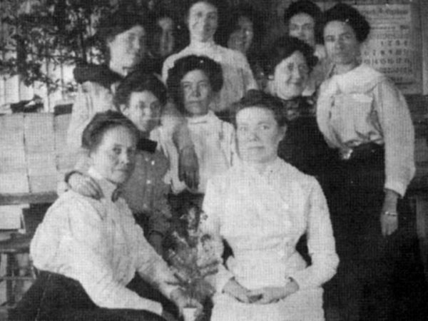 Female line workers for the Indian Root Pill Factory in Morristown