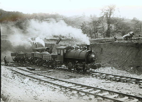 A steam train hauling ore in Hamilton County