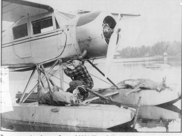 Seaplane transports deer on its floats in Long Lake