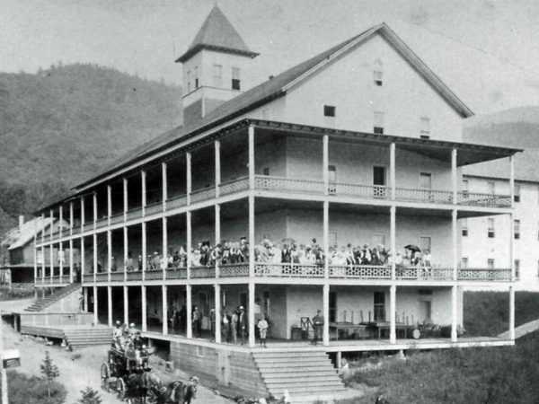 Holland House Hotel in Blue Mountain Lake