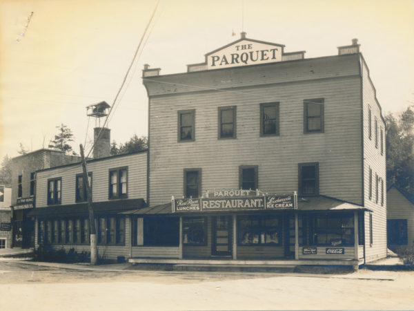 The Parquet hotel and restaurant in Inlet