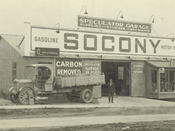 Speculator Garage in Lake Pleasant