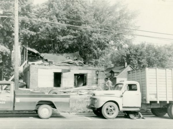 Demolition of Kenyon House in Carthage