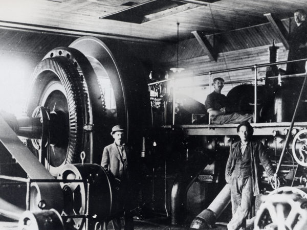 Gas engine inside the Salisbury Steel & Iron Company in Salisbury