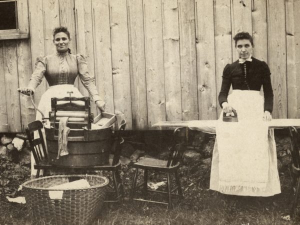 : Washerwomen at Putnam Camp in Keene Valley