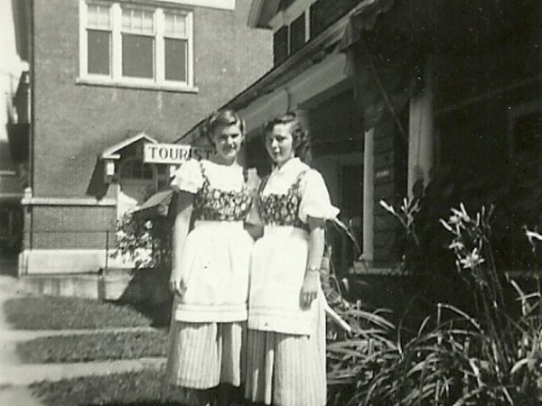 A postcard of the Hotel Saranac in Saranac Lake