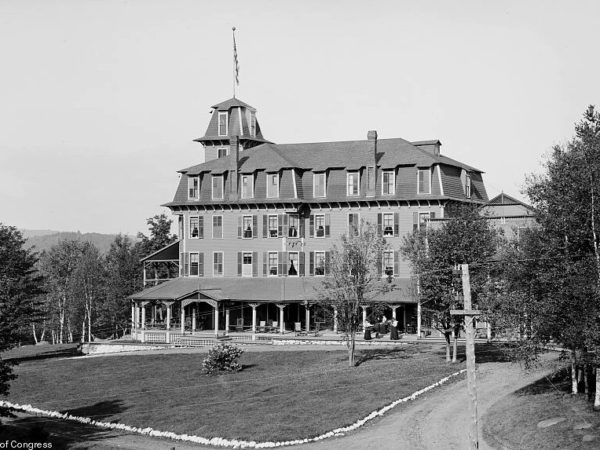 Exterior of the Hotel Algonquin in Saranac Lake