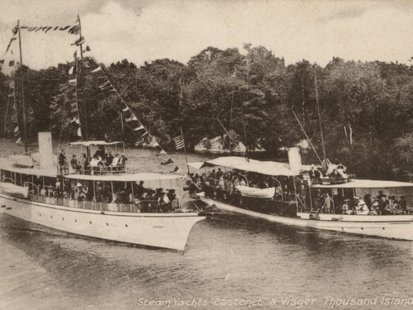 The tour boats “Castanet” and “Captain Visger” near the Thousand Islands 