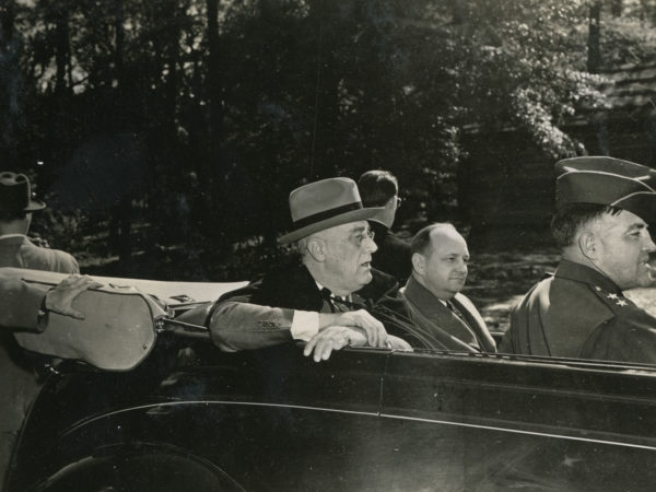 President Roosevelt, Governor Arnall and General Newgarden visit Pine Camp