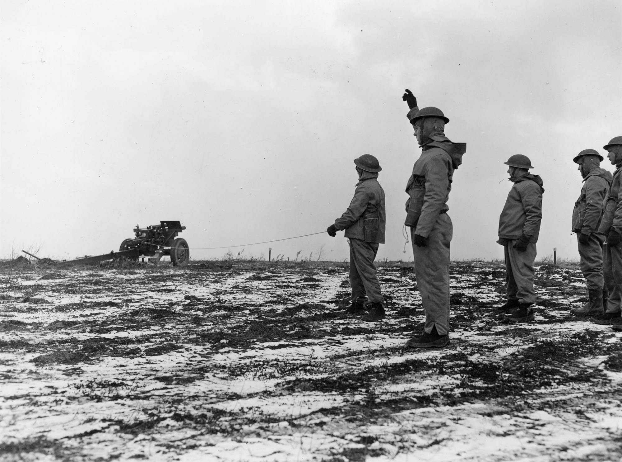Soldiers from the 4th Armored Division firing off a cannon at Pine Camp